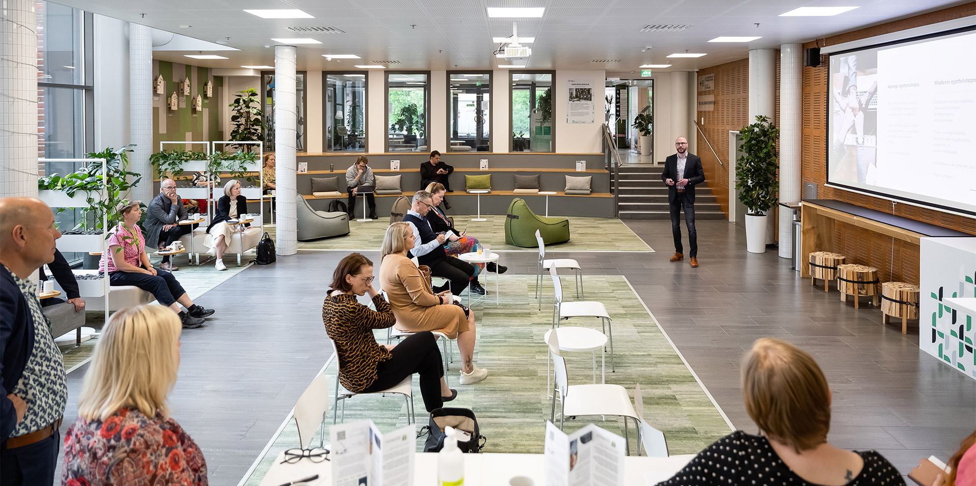 Suuret ja pienet tapahtumat Käkikelloaulassa